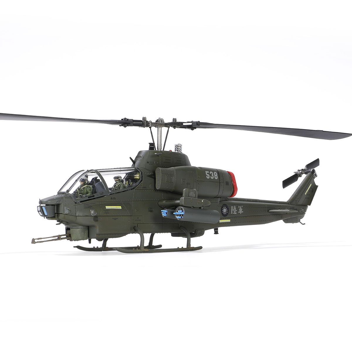 贝尔AH-1W “威士忌眼镜蛇” 直升机 (左: M261 19聯裝火箭 + M260 7聯裝火箭 | 右: 與左側相同)