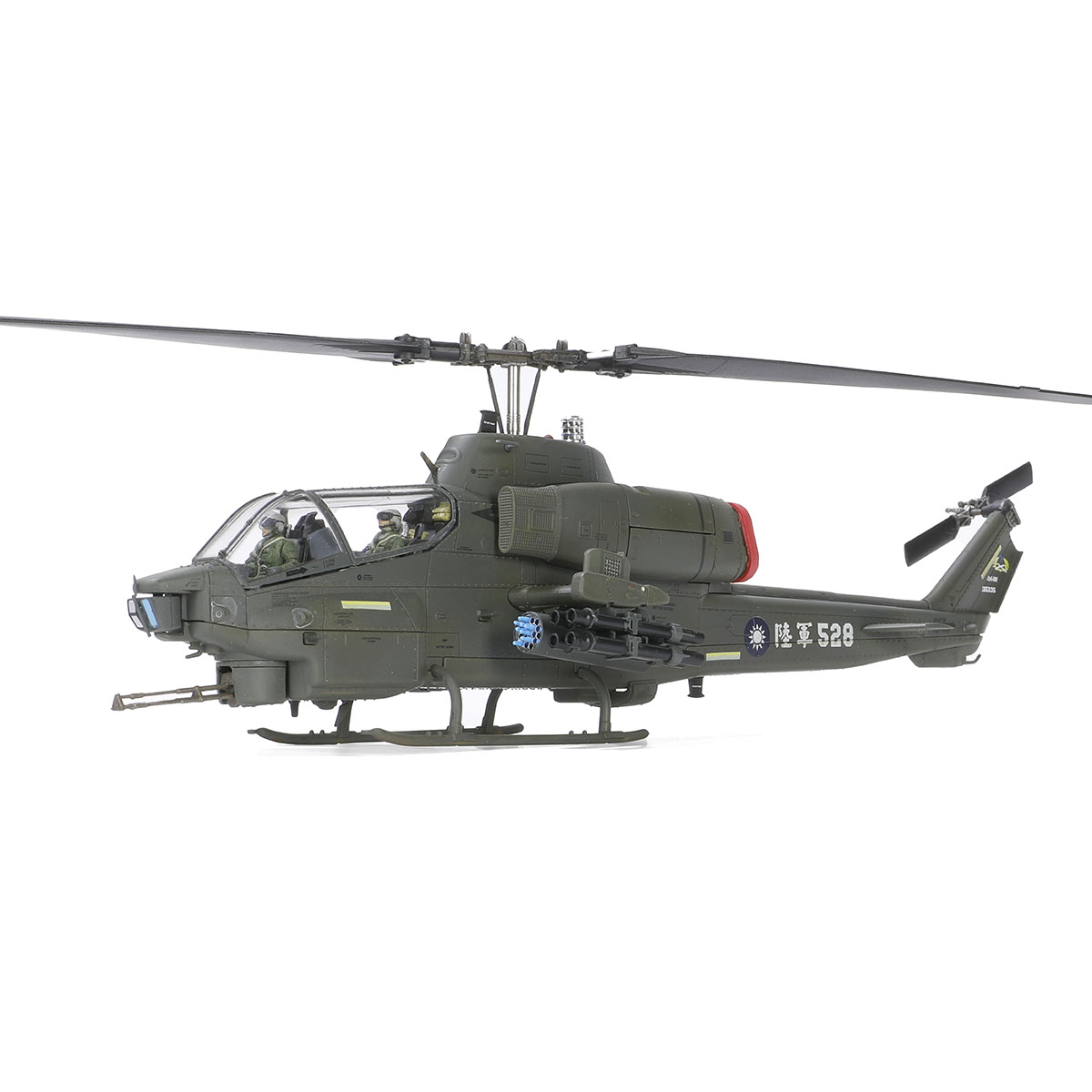 贝尔AH-1W “威士忌眼镜蛇” 直升机 (左: 拖式导弹 + M261 19联装火箭 | 右: 地狱火导弹 + M260 7联装火箭)