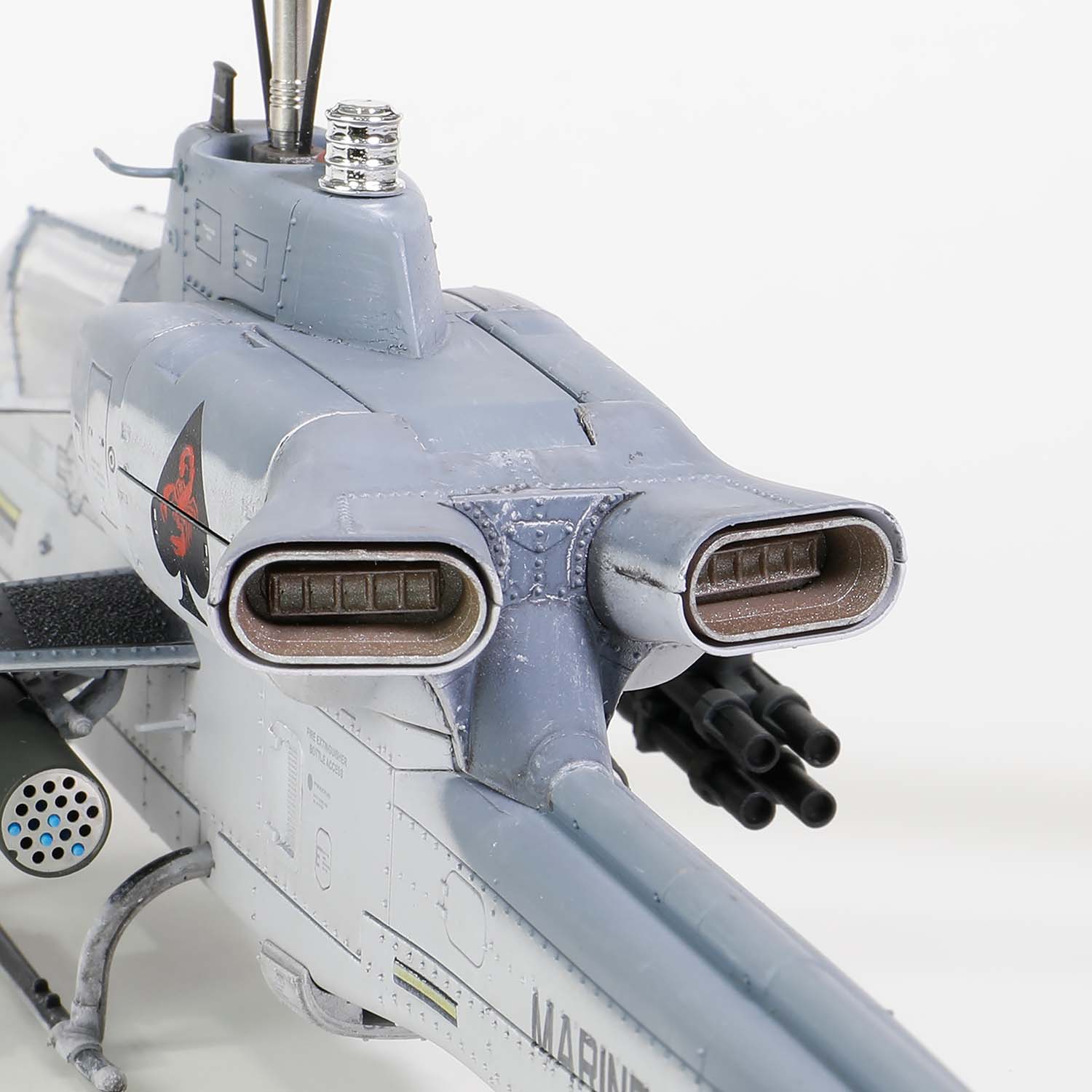 1:48 贝尔AH-1W 威士忌眼镜蛇直升机 (NTS排气喷嘴)