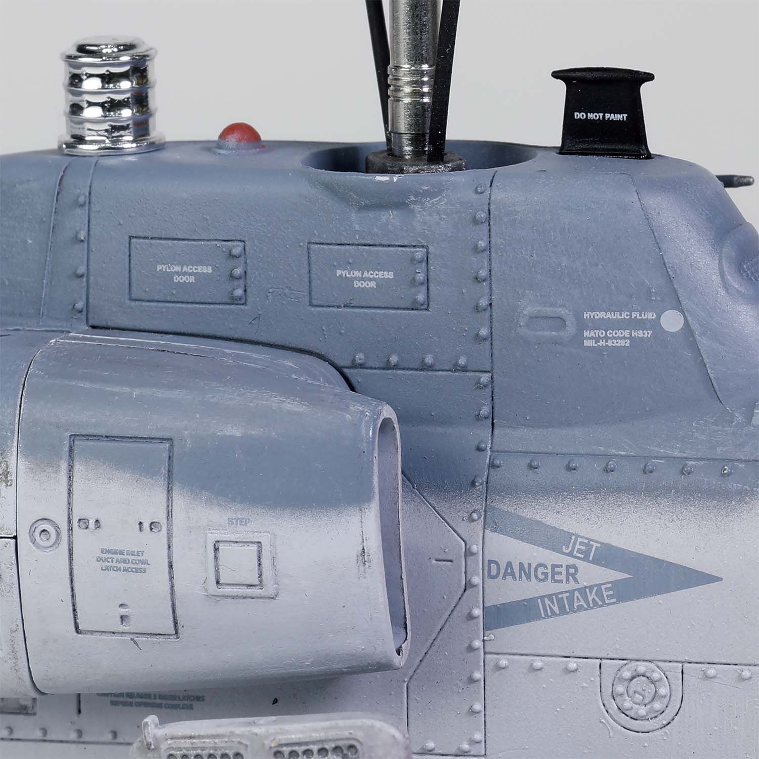 1:48 贝尔AH-1W 威士忌眼镜蛇直升机 (NTS排气喷嘴)