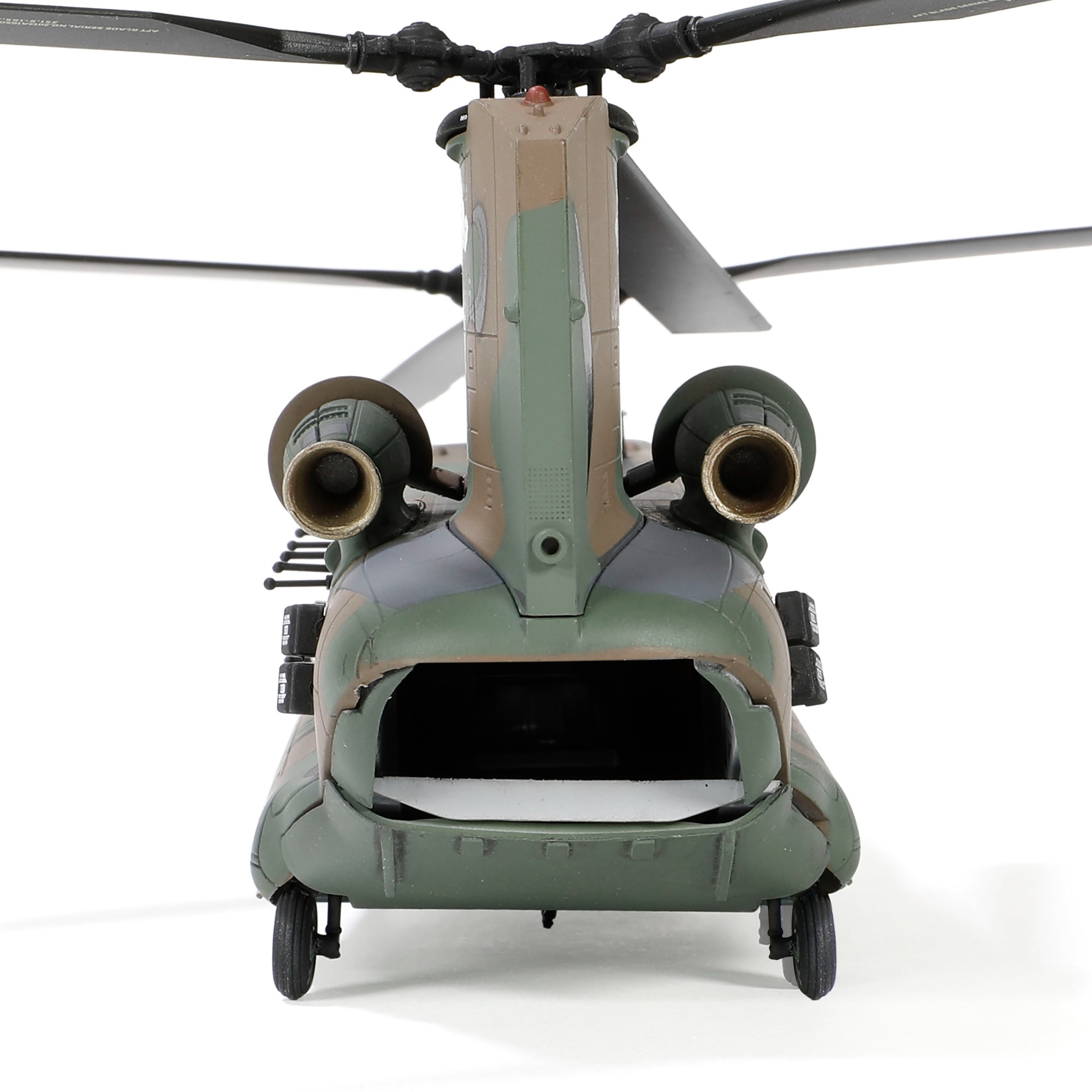 1/72 Japanese Boeing Chinook CH-47J helicopter