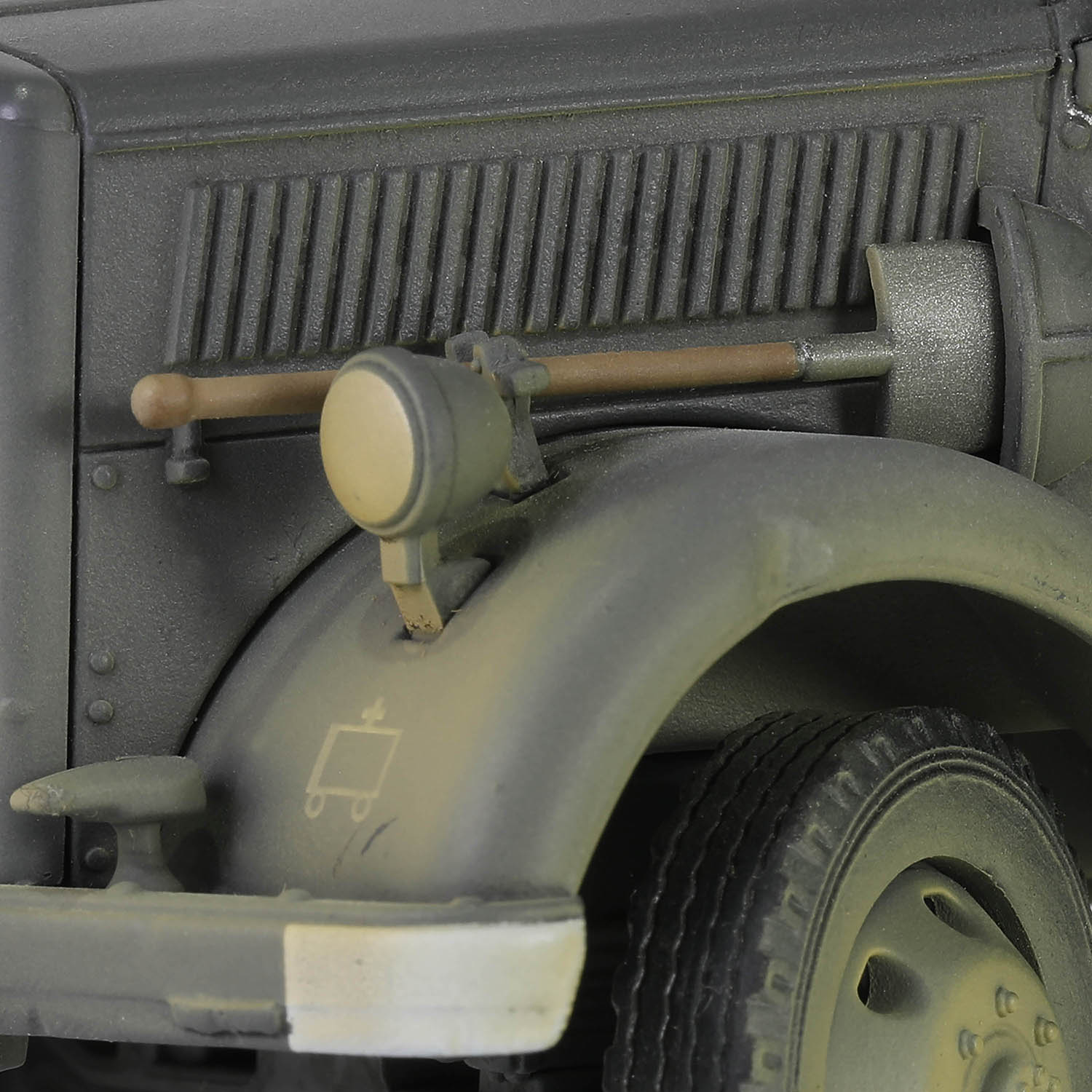 欧宝“闪电”3.6-6700A型Kfz.305救护卡车 (国防灰色涂装RAL 7021)