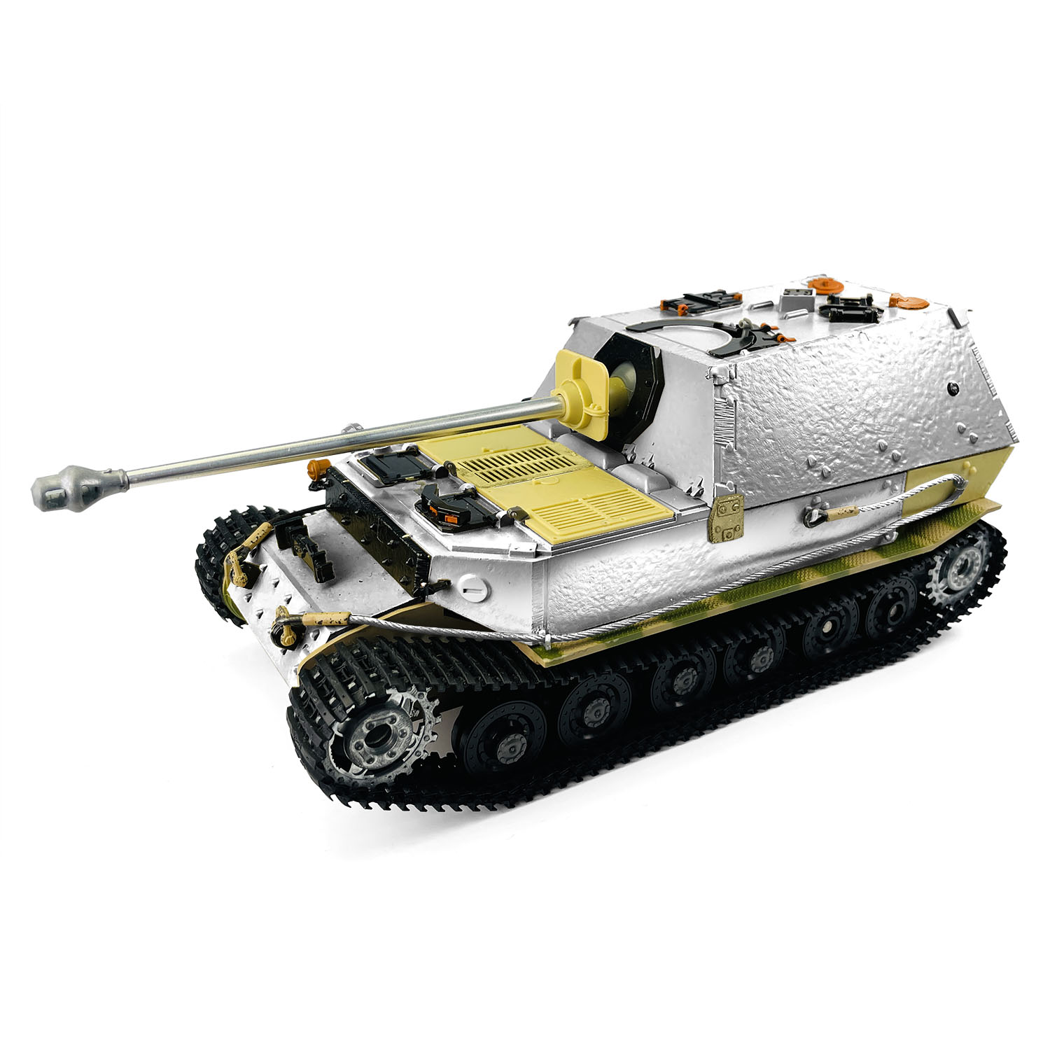 The front and rear wheels, cannon barrels, and hood of the vehicle are made of alloy materials