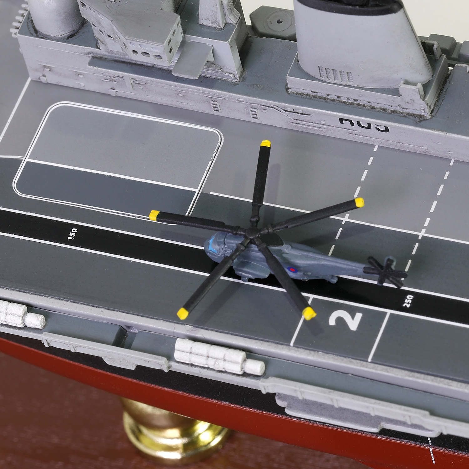 HMS Invincible (R05) light aircraft carrier - Full Hull edition