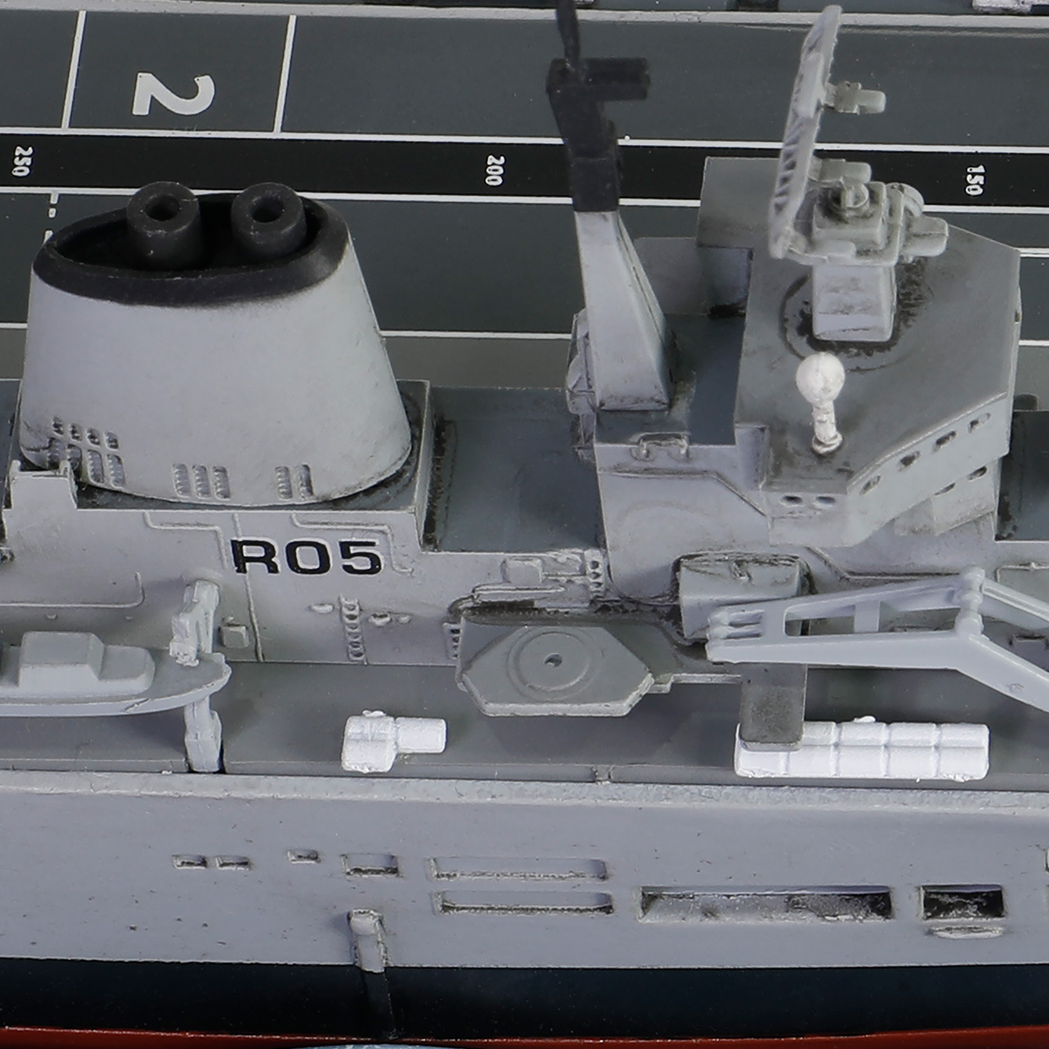 英國「無敵號」航空母艦(R05) - 船底版