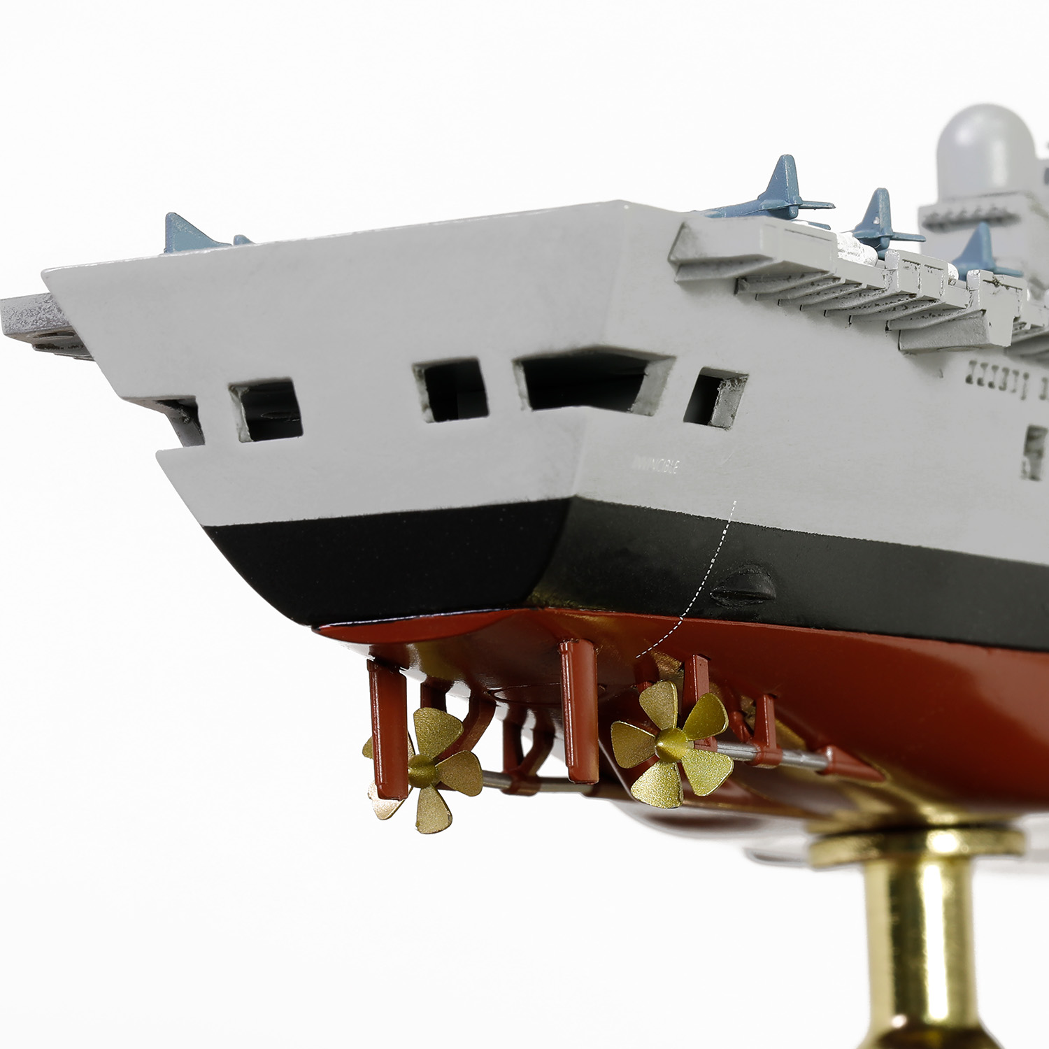 英國「無敵號」航空母艦(R05) - 船底版