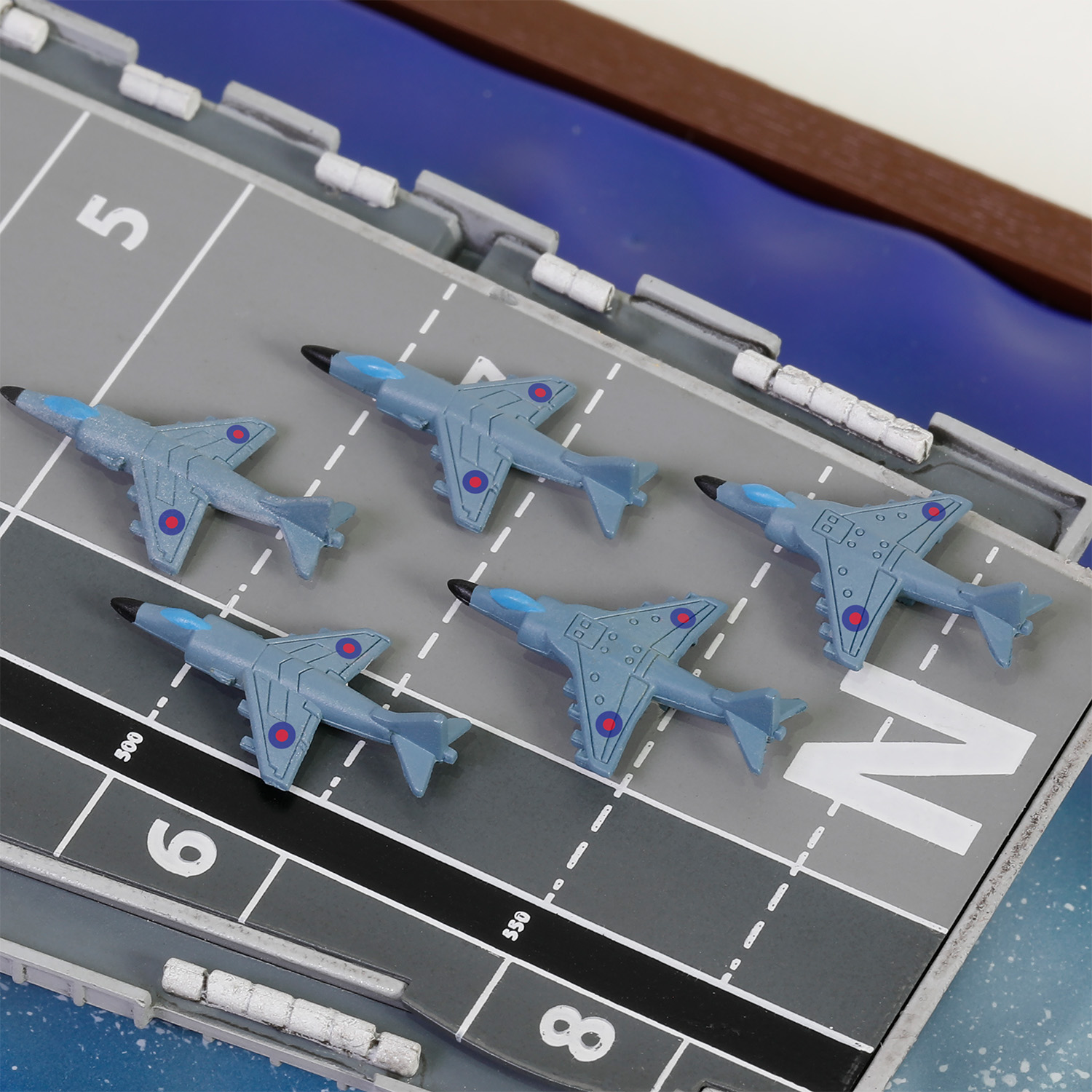 英國「無敵號」航空母艦(R05) - 水線版